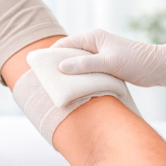 Pansement compressif : quand l’utiliser et comment bien le poser