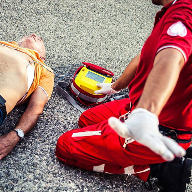 Défibrillateur Automatisé Externe : Dispositif vital pour les urgences cardiaques