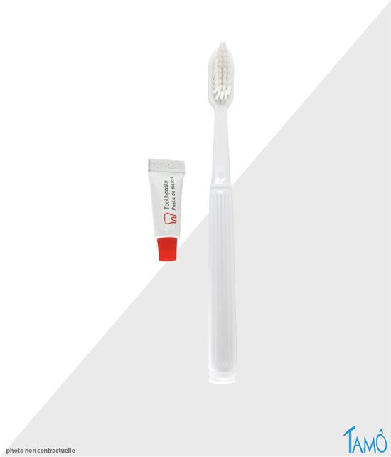 Kit dentaire avec une brosse à dents et un tube de dentifrice de 5g.