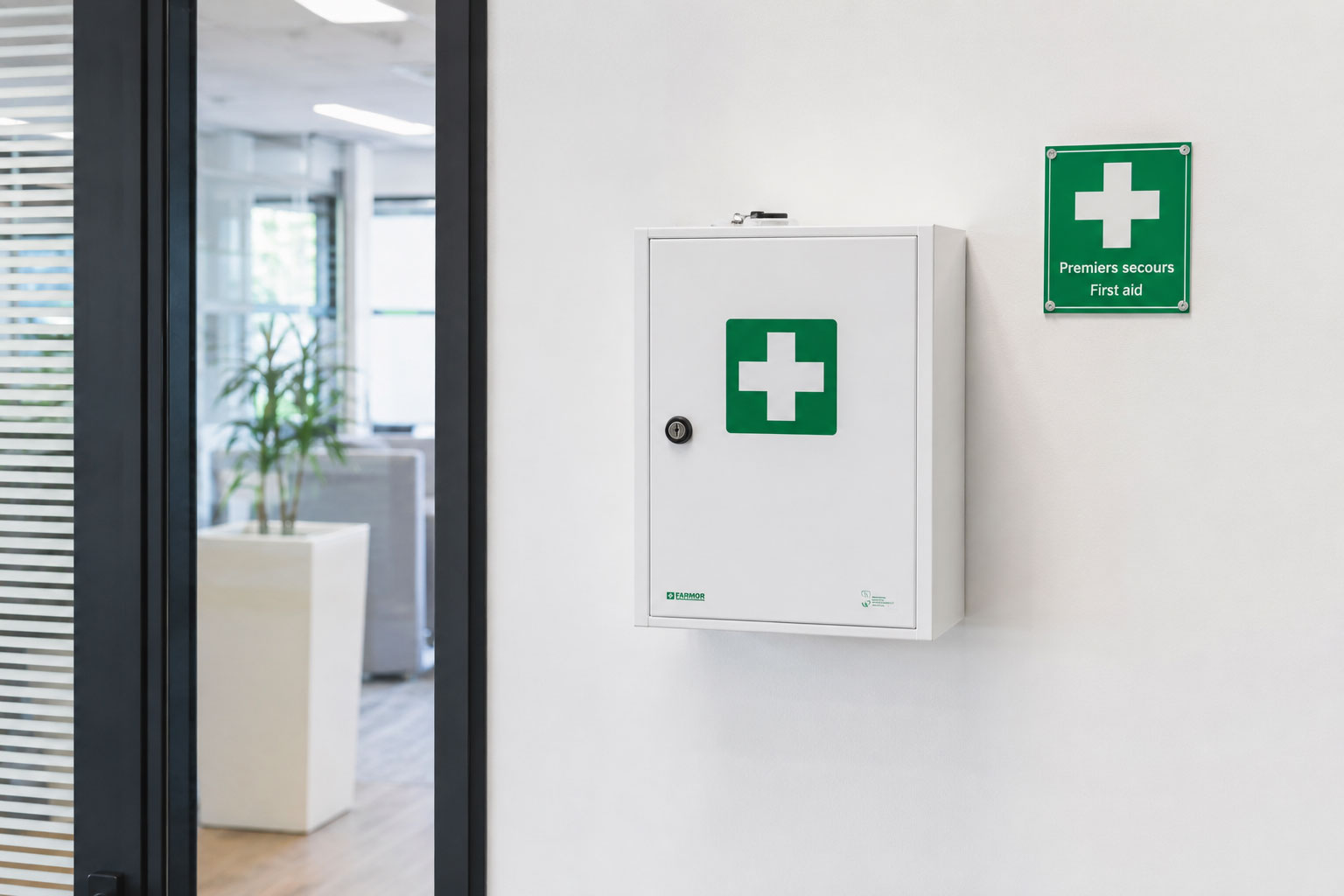 Où installer une armoire à pharmacie dans une entreprise ?