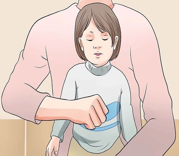 Méthode de Heimlich sur enfant